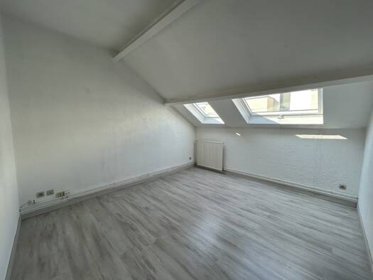 Appartement à louer 465 € 2 pièces 1 chambre 37 m² Étage 2/2 Barbâtre-Saint Remy-Verrerie Reims 51100