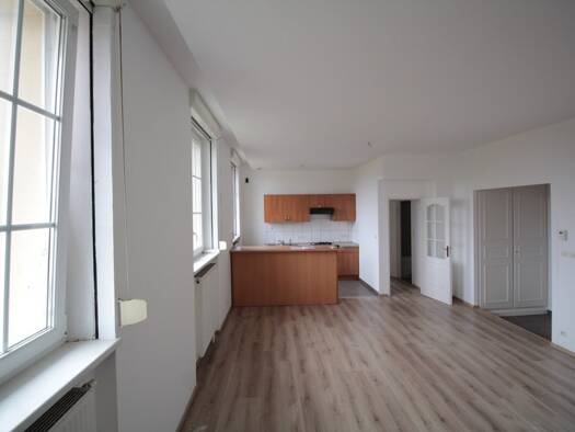 Appartement à louer 699 € 6 pièces 4 chambres 95 m² Étage 1/1 Zimming 57690