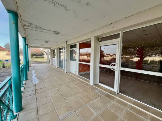 Local commercial à louer 650 € 64 m² de surface de vente Eysses Villeneuve-sur-Lot 47300