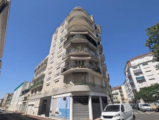 Appartement à vendre 79 200 € 2 pièces 1 chambre 52,56 m² 2ème étage Vichy 03200