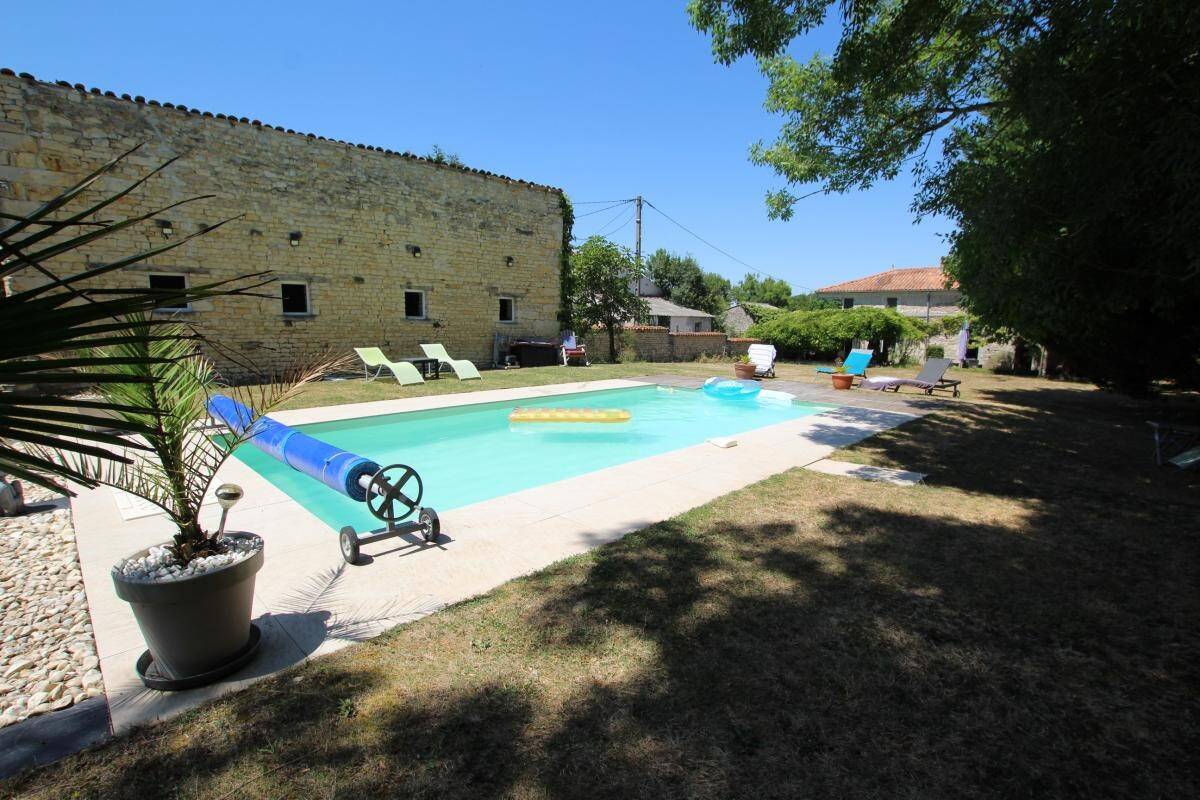Maison à vendre, 196m², TONNAY BOUTONNE