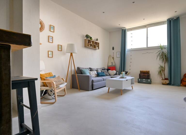 Appartement à vendre 255 000 € 3 pièces 2<br/>chambres 65 m²<br/>superficie 1/6<br/>étage Saint Victor Marseille 7ème 13007