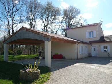 Maison à vendre 428 000 € 9 pièces 6 chambres 200 m² 750 m² de terrain Ars 16130