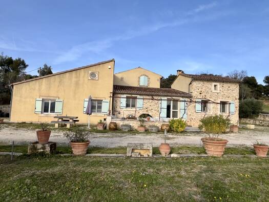 Maison à vendre 1 390 000 € 9 pièces 7 chambres 230 m² 44 000 m² de terrain Bonnieux 84480