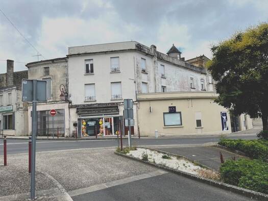 Immeuble à vendre 192 000 € 200 m² Nord Pauillac 33250