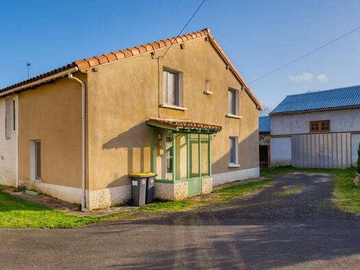 Maison à vendre 137 000 € 4 pièces 4 chambres 139 m² 3 775 m² de terrain Asnières-sur-Blour 86430