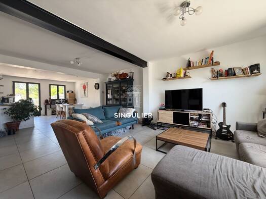 Maison à vendre 350 000 € 4 pièces 3 chambres 95 m² 212 m² de terrain Bourg-Centre Ville-Saint Vincent Marcq-en-Barœul 59700
