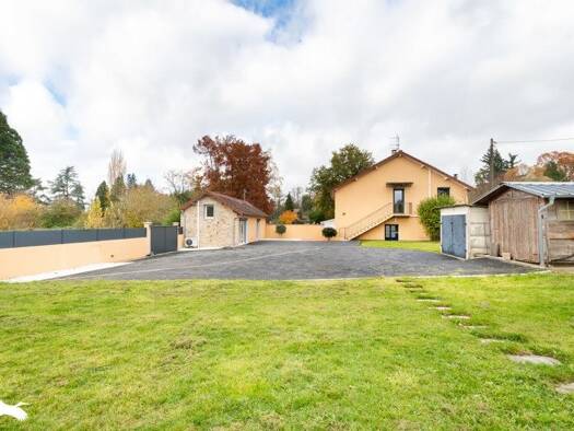 Maison à vendre 399 990 € 8 pièces 5 chambres 227 m² 1 392 m² de terrain Est Panazol 87350