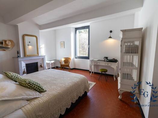 Maison à vendre 650 000 € 14 pièces 8 chambres 482 m² Correns 83570