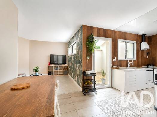 Maison de plain-pied à vendre 279 000 € 4 pièces 3 chambres 83 m² 284 m² de terrain Parentis-en-Born 40160