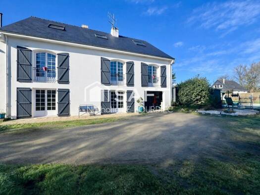 Maison à vendre 598 000 € 8 pièces 6 chambres 252 m² 1 953 m² de terrain Cote Ouest Treillières 44119
