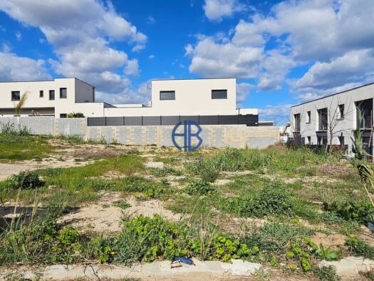 Terrain constructible viabilisé à vendre 137 000 € 402 m² de terrain Peripherie Sérignan 34410