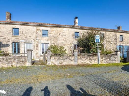 Maison à vendre 199 990 € 10 pièces 8 chambres 266 m² 1 199 m² de terrain Xanton-Chassenon 85240