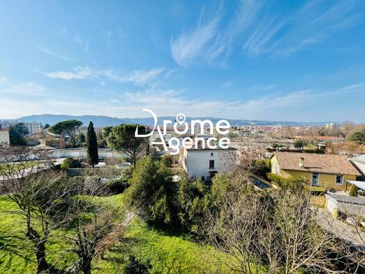 Appartement à vendre 106 500 € 3 pièces 2 chambres 64 m² Étage 4/7 Bourg-lès-Valence 26500
