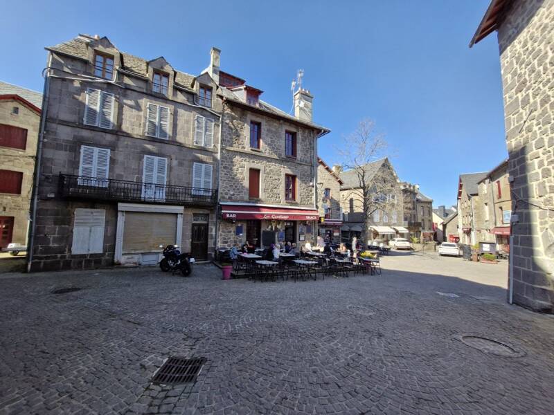 Maison à vendre, 176m², BESSE ET SAINT ANASTAISE