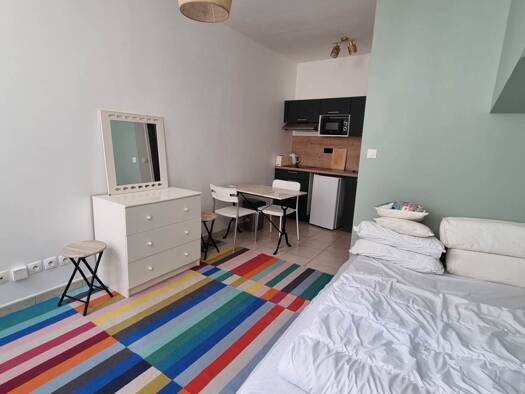 Studio à louer 400 € 1 pièce 17,5 m² RDC Saintes 17100
