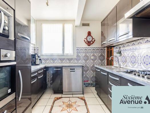 Appartement à vendre 224 500 € 5 pièces 4 chambres 93 m² Étage 6/7 Domaine du Chateau Chilly Mazarin 91380