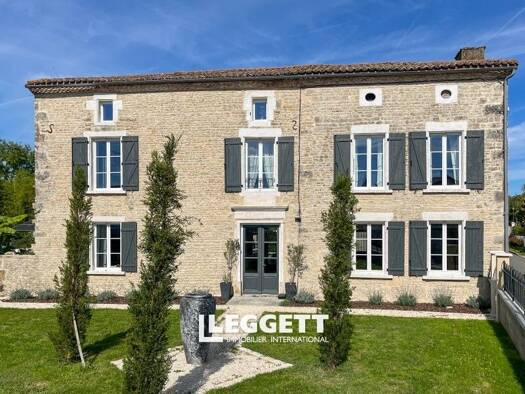 Maison à vendre 275 000 € 5 pièces 4 chambres 214 m² 957 m² de terrain Villefagnan 16240