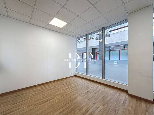 Local commercial à vendre 269 000 € 184 m² de surface de vente Vernand Annemasse 74100