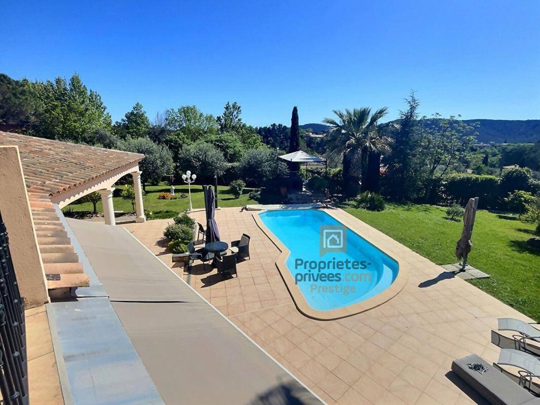 Maison à vendre, 185m², BAGNOLS EN FORET