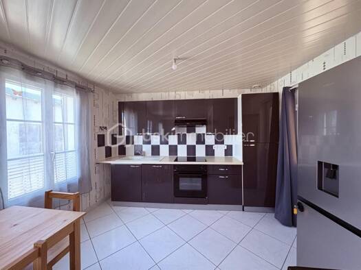 Maison de ville à vendre 144 000 € 3 pièces 2 chambres 55 m² Cozes 17120