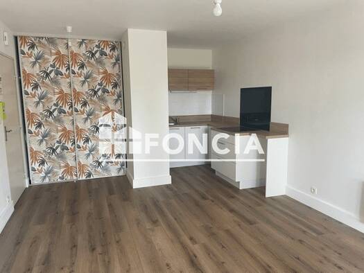 Appartement à louer 540 € 2 pièces 1 chambre 37,9 m² RDC/2 Le Bourg sous la Roche-Rivoli-Courtaisière La Roche-sur-Yon 85000