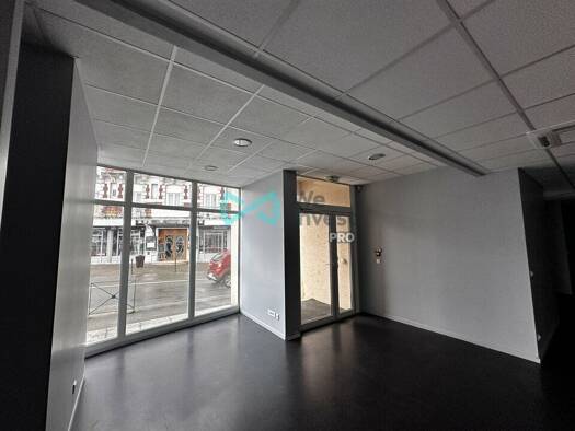 Espace bureau à vendre 285 000 € 298 m² de bureaux divisible jusqu'à 298 m² Lourdes 65100