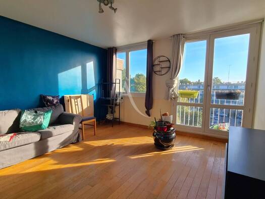 Appartement à louer 1 100 € 3 pièces 2 chambres 63 m² Étage 3/3 Le Village-Les Pres Éragny 95610