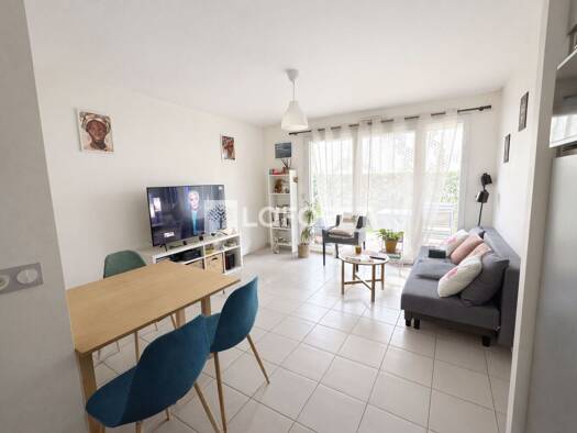 Appartement à louer 959 € 2 pièces 1 chambre 39 m² RDC/3 Est Nord Ouest Sud Émerainville 77184