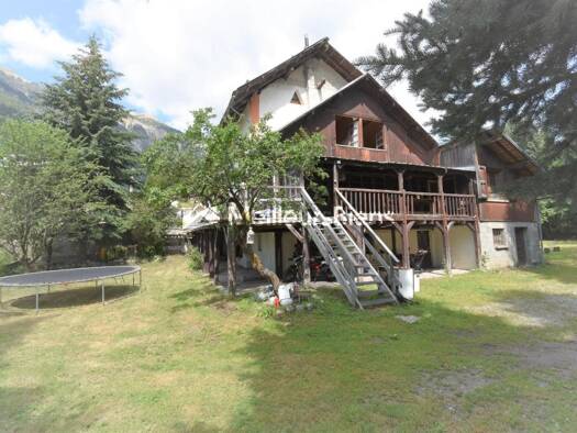 Maison à vendre 399 000 € 12 pièces 6 chambres 400 m² 1 074 m² de terrain Val-des-Prés 05100