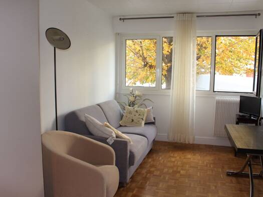 Appartement à louer 1 330 € 2 pièces 1 chambre 47 m² RDC/6 Corentin Celton Issy-les-Moulineaux 92130