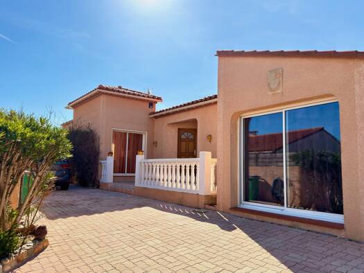 Maison de plain-pied à vendre 455 000 € 6 pièces 5 chambres 145 m² 731 m² de terrain Villeneuve-de-la-Raho 66180