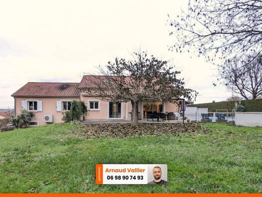 Maison à vendre 420 000 € 8 pièces 5 chambres 181 m² 1 700 m² de terrain Commelle-Vernay 42120