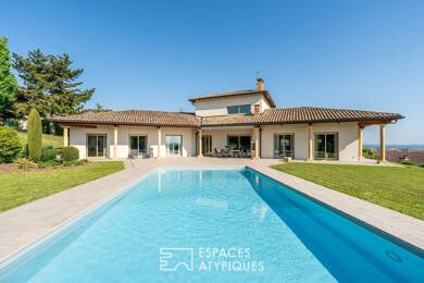 Maison de plain-pied à vendre 1 133 000 € 6 pièces 4 chambres 280 m² 6 030 m² de terrain Villefranche sur Saone 69400