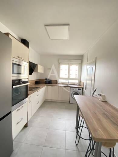 Appartement à louer 370 € 5 pièces 4 chambres 107 m² Étage 2/4 Gare-Leclerc Le Mans 72000