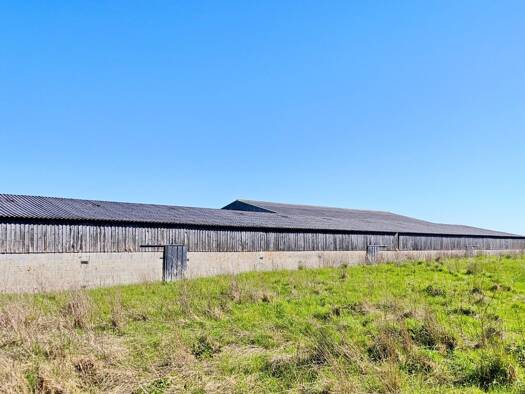 Immeuble à vendre 295 000 € 5 500 m² Centre Ville Saint-Hilaire-de-Riez 85270