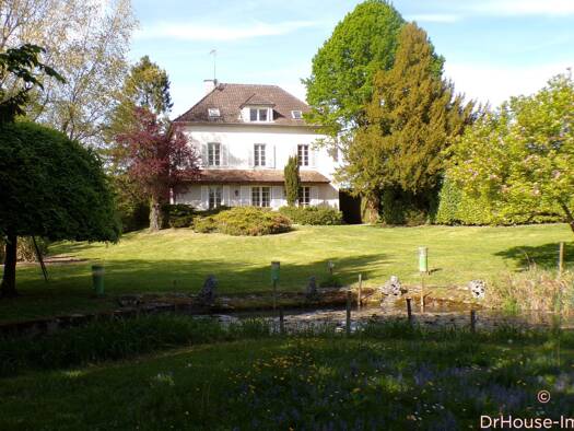 Maison à vendre 450 000 € 9 pièces 5 chambres 212 m² 2 421 m² de terrain Ladoix-Serrigny 21550