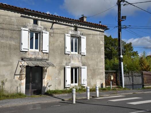 Maison à vendre 99 000 € 3 pièces 2 chambres 83 m² 358 m² de terrain Brie 16590