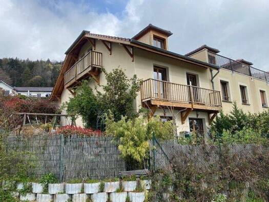 Maison à louer 2 400 € 5 pièces 4 chambres 126,5 m² 50 m² de terrain Gex 01170