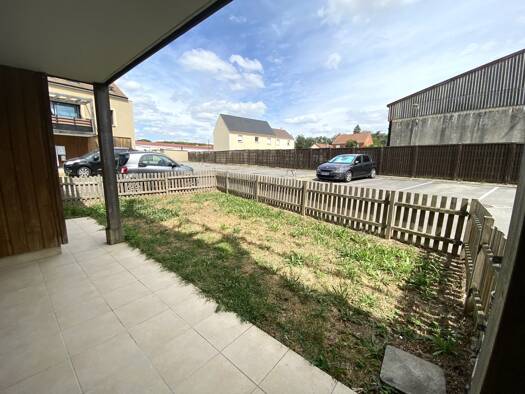 Appartement à louer - logement étudiant 875 € 2 pièces 1 chambre 37,4 m² RDC La Haise les Gares Plaisir 78370