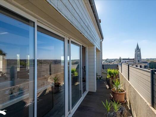 Appartement à vendre 439 900 € 5 pièces 1 chambre 166 m² RDC/2 Centre Saintes 17100