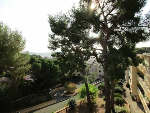 Appartement à louer 1 030 € 3 pièces 2 chambres 58,3 m² 2ème étage Sanary-sur-Mer 83110