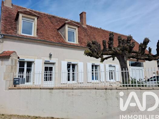Maison à vendre 220 000 € 5 pièces 3 chambres 136,2 m² 800 m² de terrain Périphérie du Centre Ville Saint-Amand-Montrond 18200