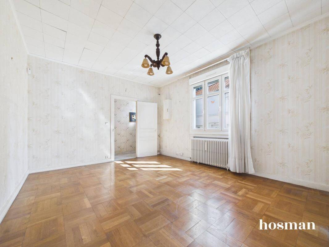 Charmante maison à rafraichir avec superbe jardin et garage - Qu — 1