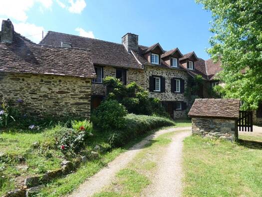 Maison à vendre 436 800 € 16 pièces 9 chambres 440 m² 30 000 m² de terrain Payzac 24270