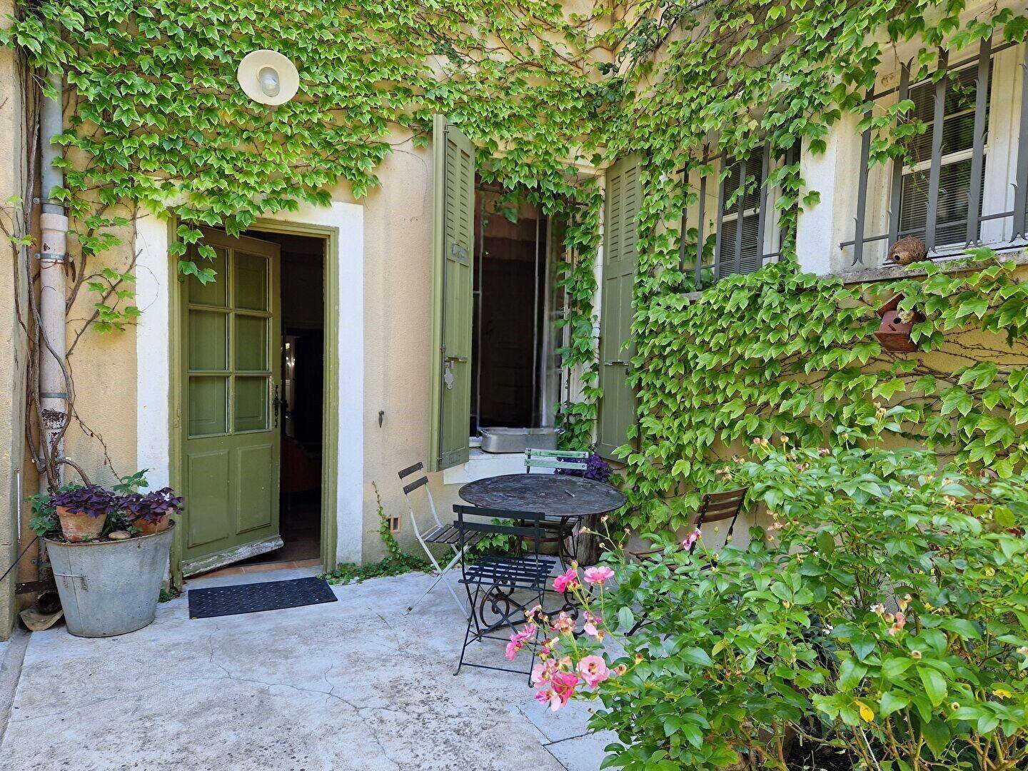 Maison à vendre, 650m², SAINTE CECILE LES VIGNES