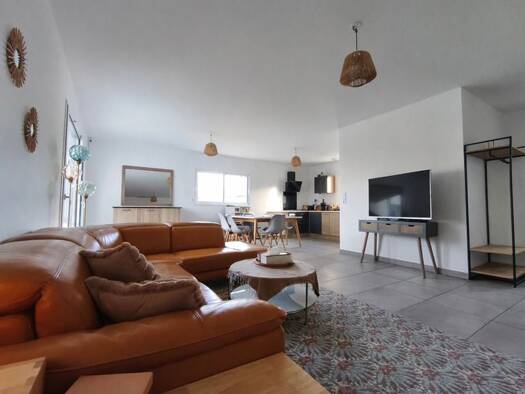 Maison de plain-pied à vendre - Première occupation 254 500 € 4 pièces 3 chambres 89 m² 350 m² de terrain La Laigne 17170