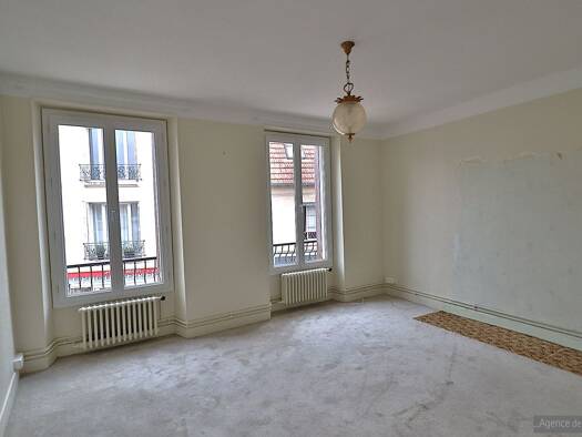 Appartement à vendre 200 000 € 2 pièces 1 chambre 46 m² Étage 1/2 Hôtel de Ville Verrieres le Buisson 91370