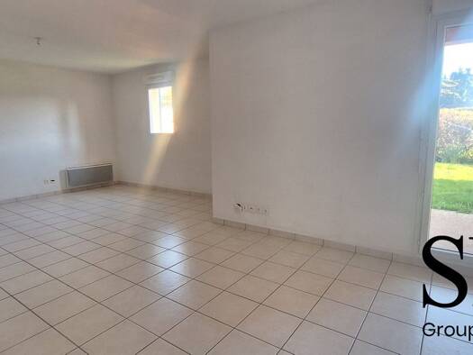 Appartement à louer 790 € 3 pièces 2 chambres 76,7 m² RDC Est Lisieux 14100