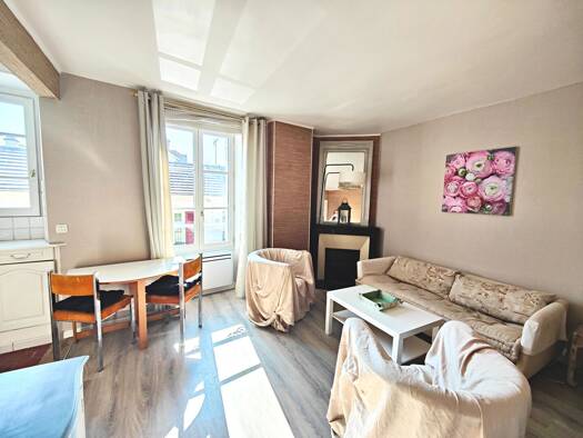 Appartement à louer 820 € 2 pièces 1 chambre 31 m² 1er étage Rive de Seine Sud Est Melun 77000